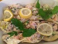 Muszle nadziewane świeżym łososiem, porem i kremem mascarpone
