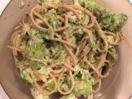 Makaron z sosem brokułowo-śmietanowym