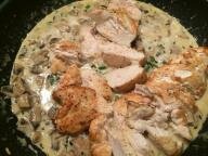 Kurczak w sosie pieczarkowym 