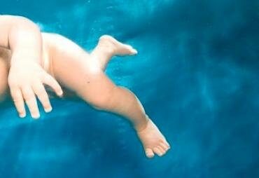 Niemowlak na basenie